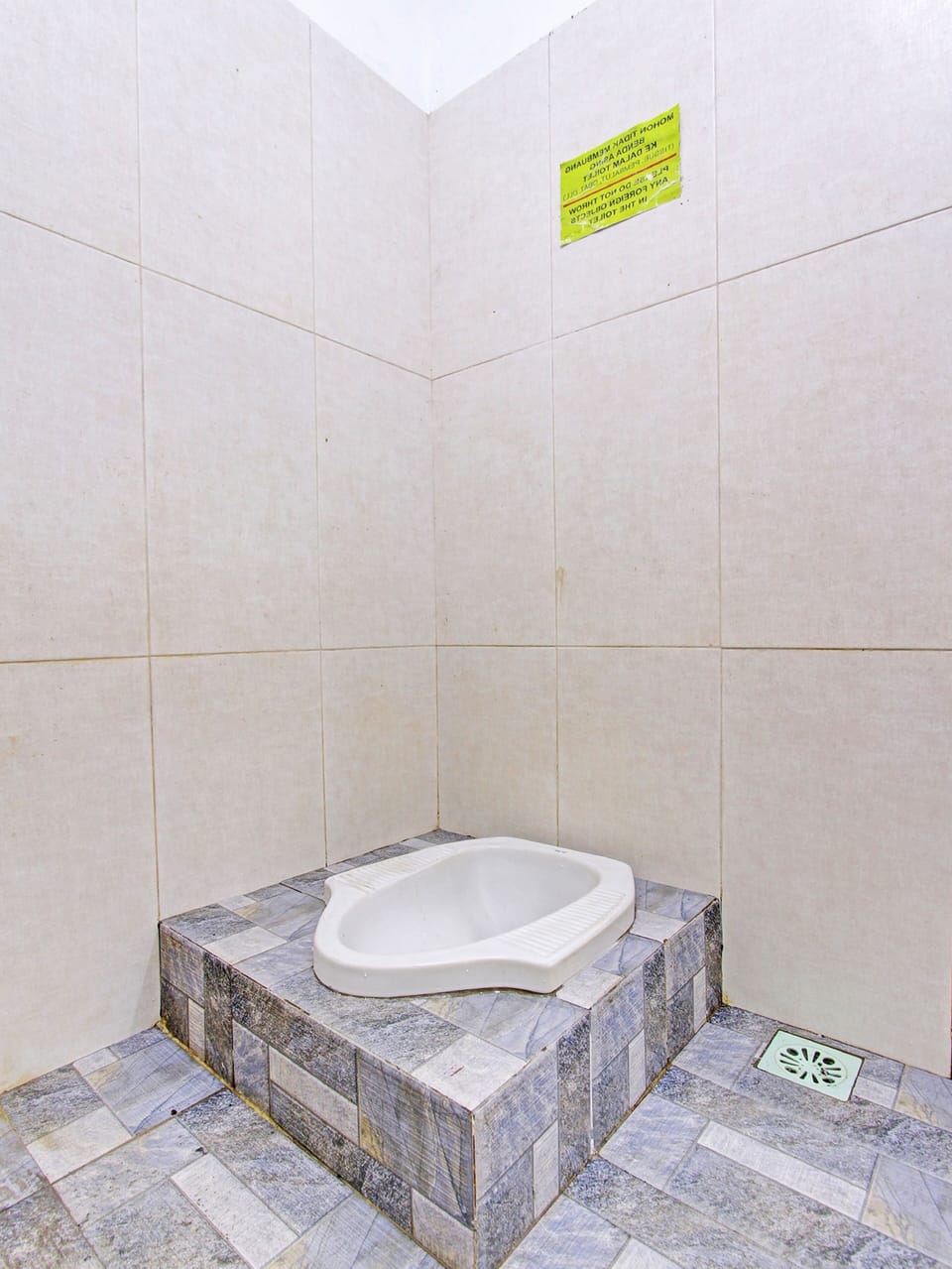 Economy Double Room | Bathroom | Shower, towels