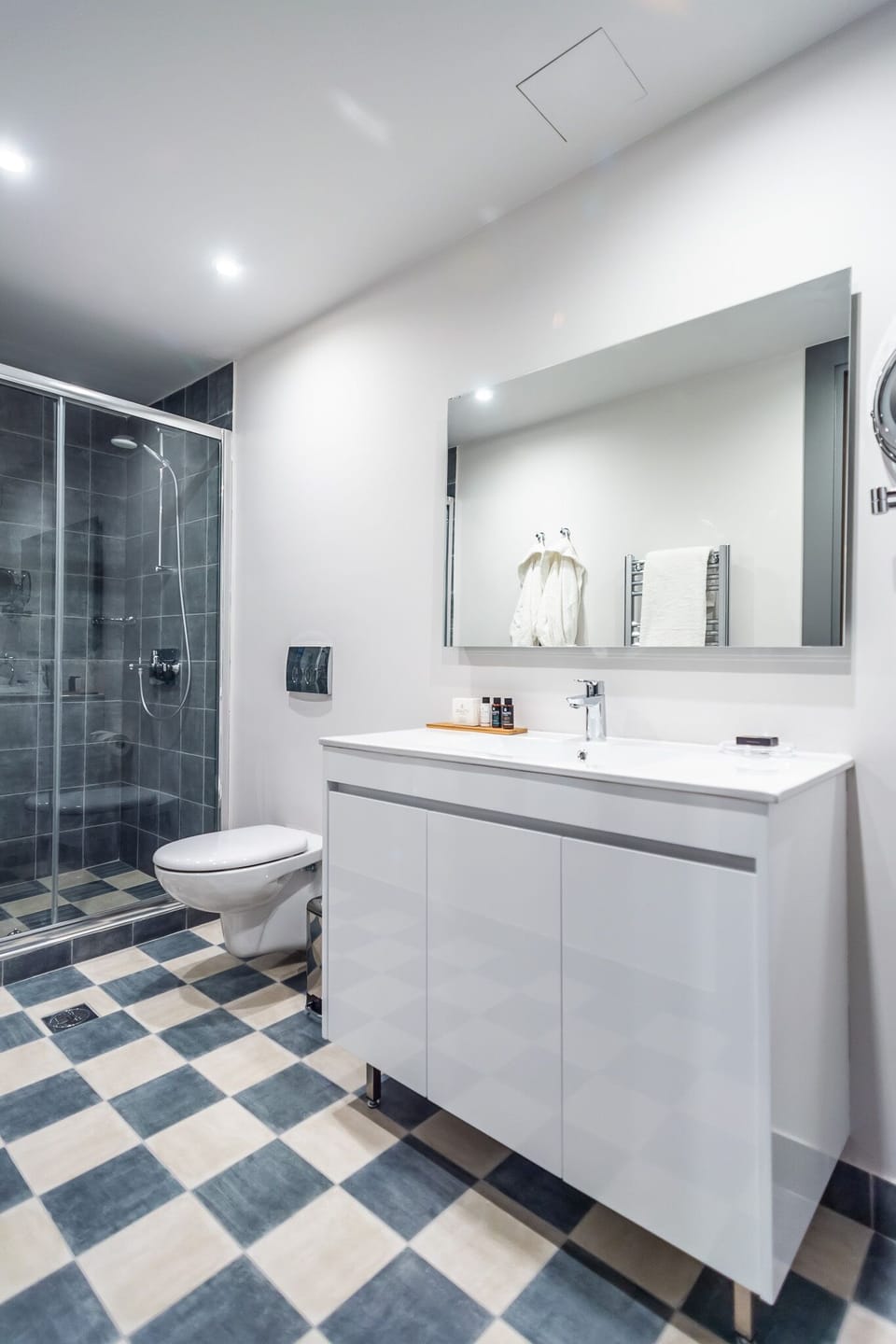 Bathroom With Modern Design