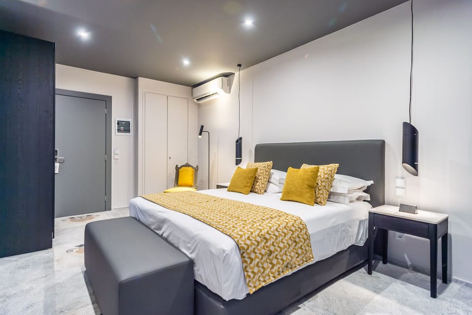 Queen Size Bedroom