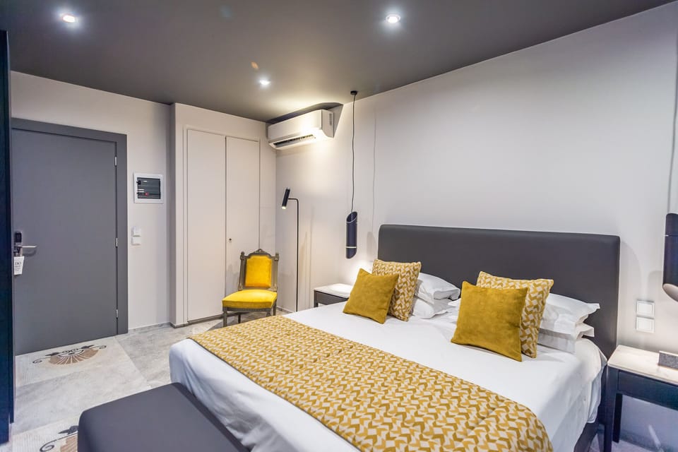 Queen Size Bedroom