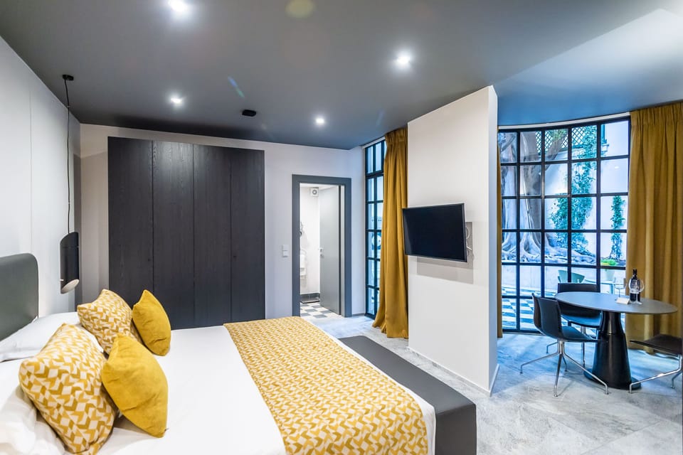 Queen Size Bedroom
