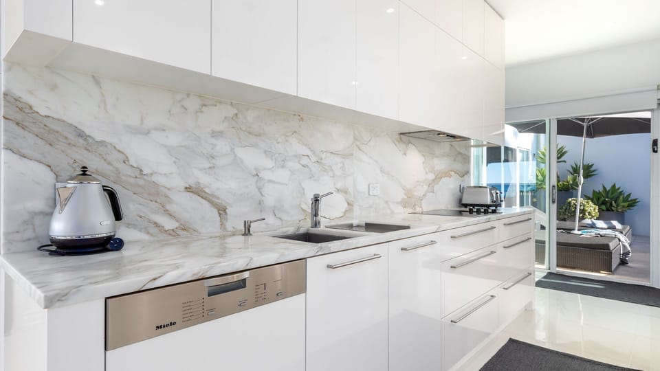 Latitude South Coast - beachfront accommodation full kitchen