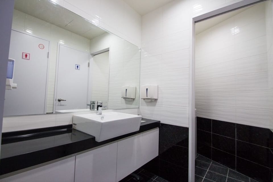 Deluxe Twin Room | Individually decorated, blackout drapes, free WiFi, bed sheets