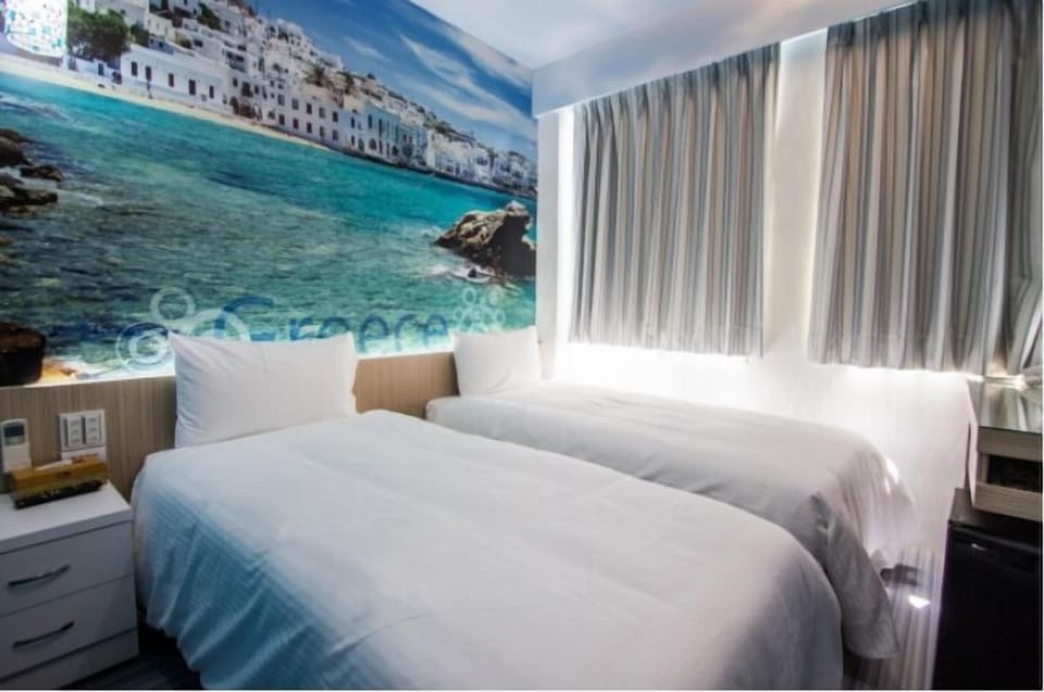 Superior Twin Room | Individually decorated, blackout drapes, free WiFi, bed sheets