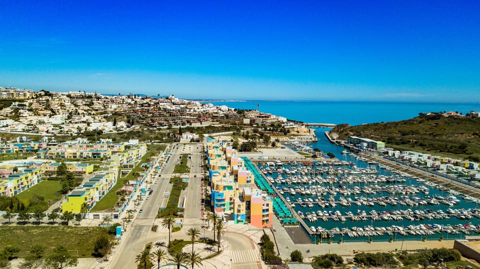 Albufeira Concept With Pool by Homing Apartment in Guia