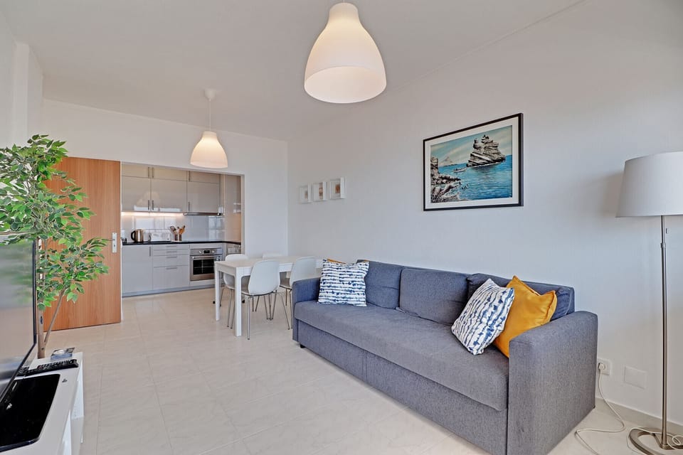 Apartment, 2 Bedrooms, Terrace, Sea Facing | Living room