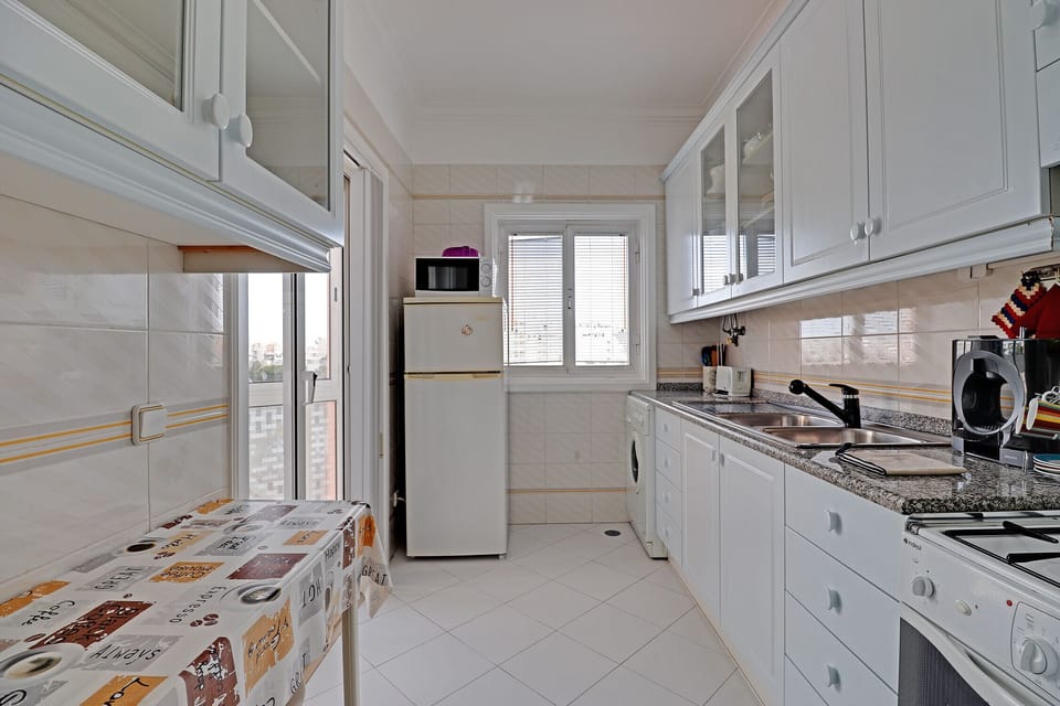 Apartment, 1 Bedroom, Kitchen | Private kitchen | Coffee/tea maker, microwave, electric kettle, toaster