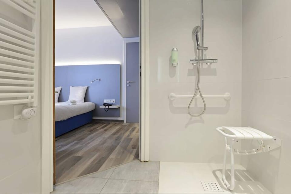 Senior Triple Room | Free WiFi, bed sheets