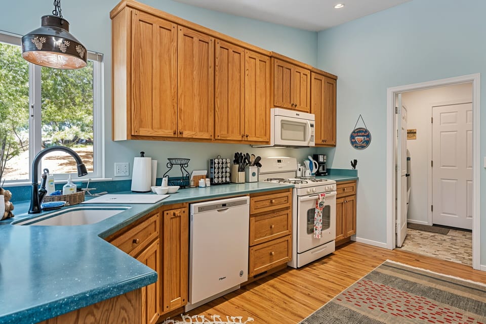 House, 3 Bedrooms | Private kitchen | Fridge, coffee/tea maker, toaster, cookware/dishes/utensils