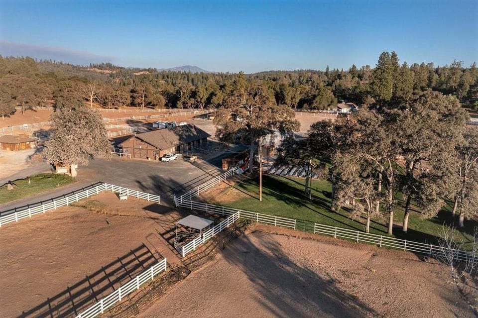 House, 3 Bedrooms | Parking