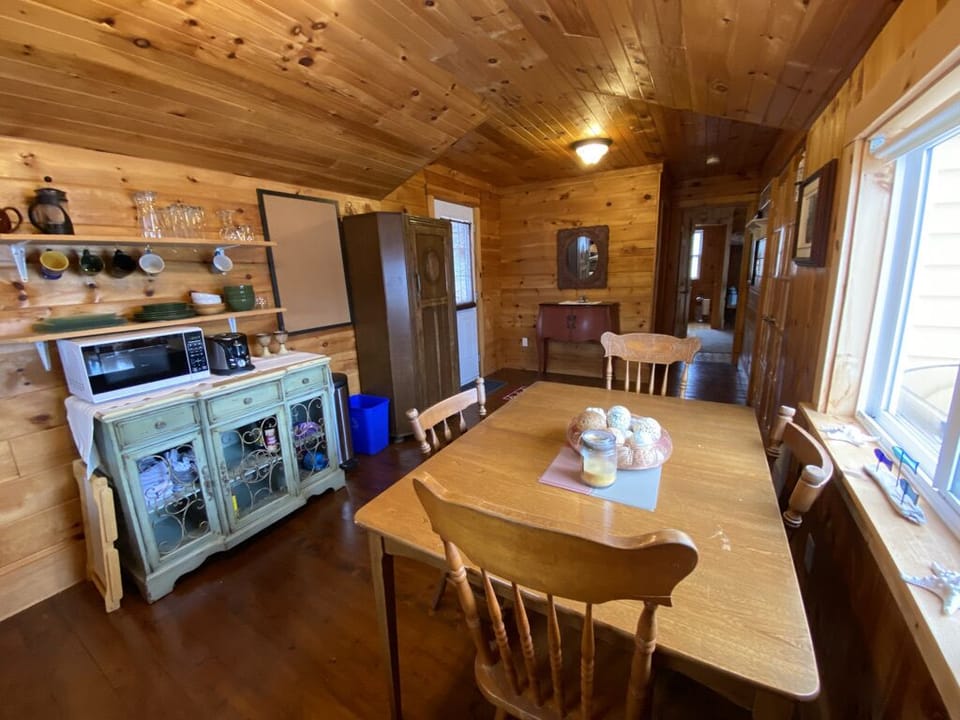 Kitchen has everything you need but we encourage you to enjoy establishments. 