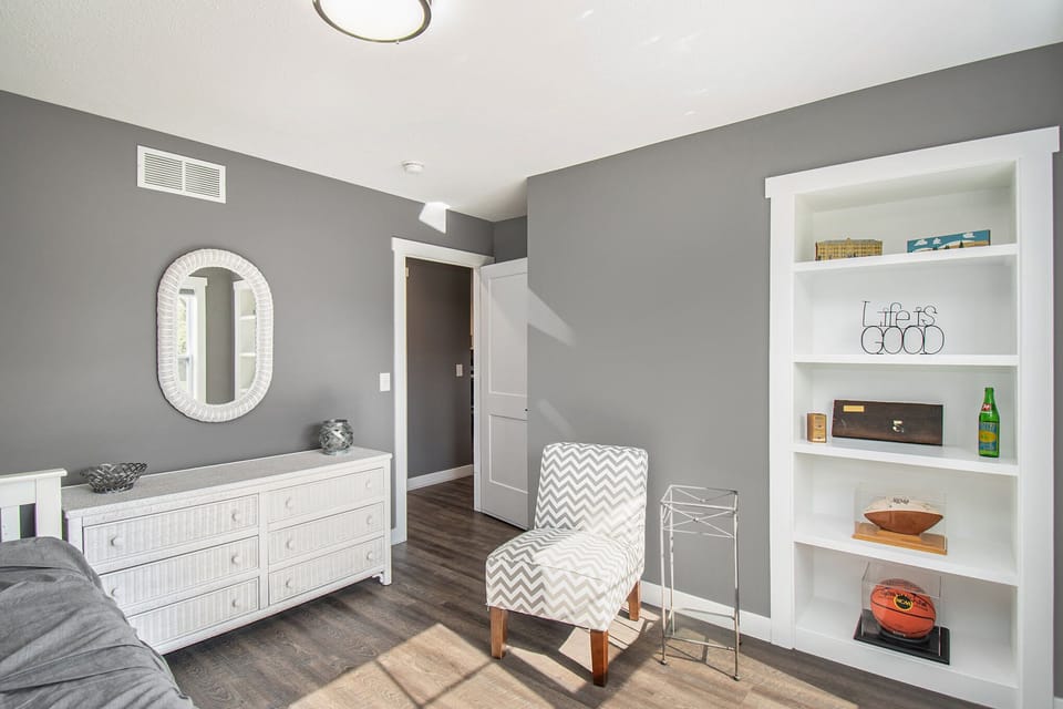 Main floor bedroom- twin trundle