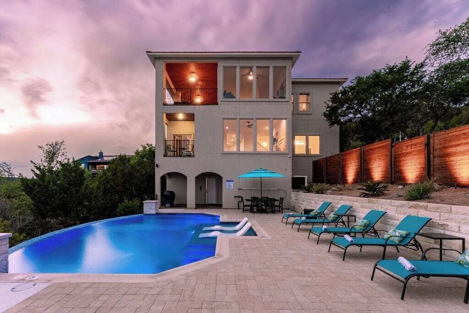 Sunlounger + Pool - Walker Luxury Vacation Rentals