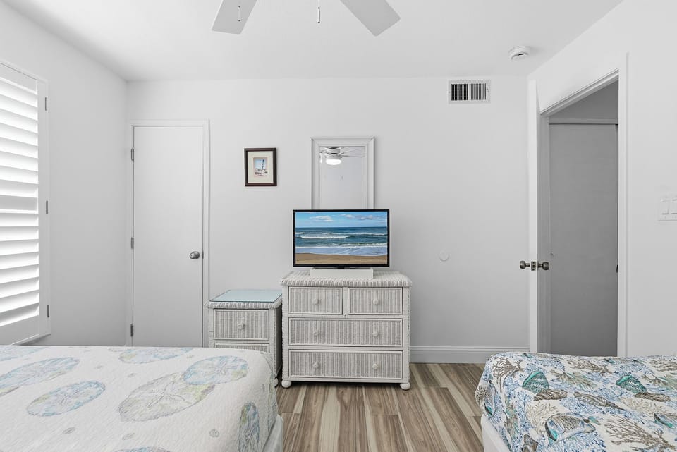 Guest bedroom