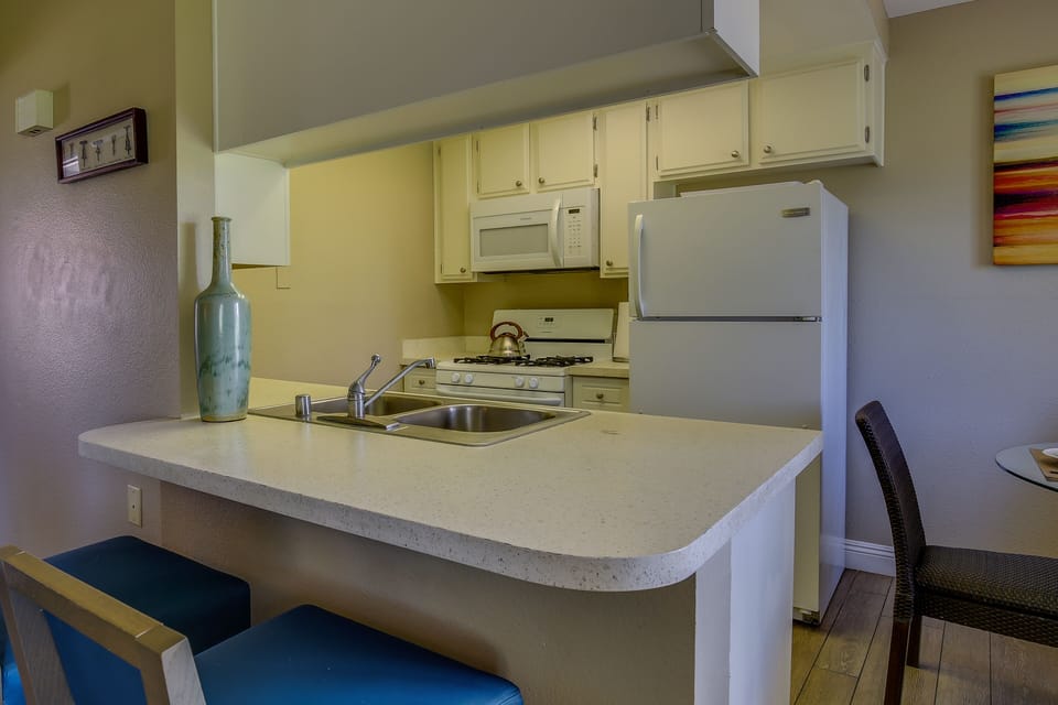 Kitchen | Cooking Basics | Coffee Maker | Paper Towels/Trash Bags Provided