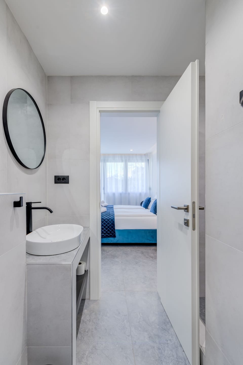 Deluxe Double Room, Balcony | Bathroom | Shower, rainfall showerhead, eco-friendly toiletries, hair dryer