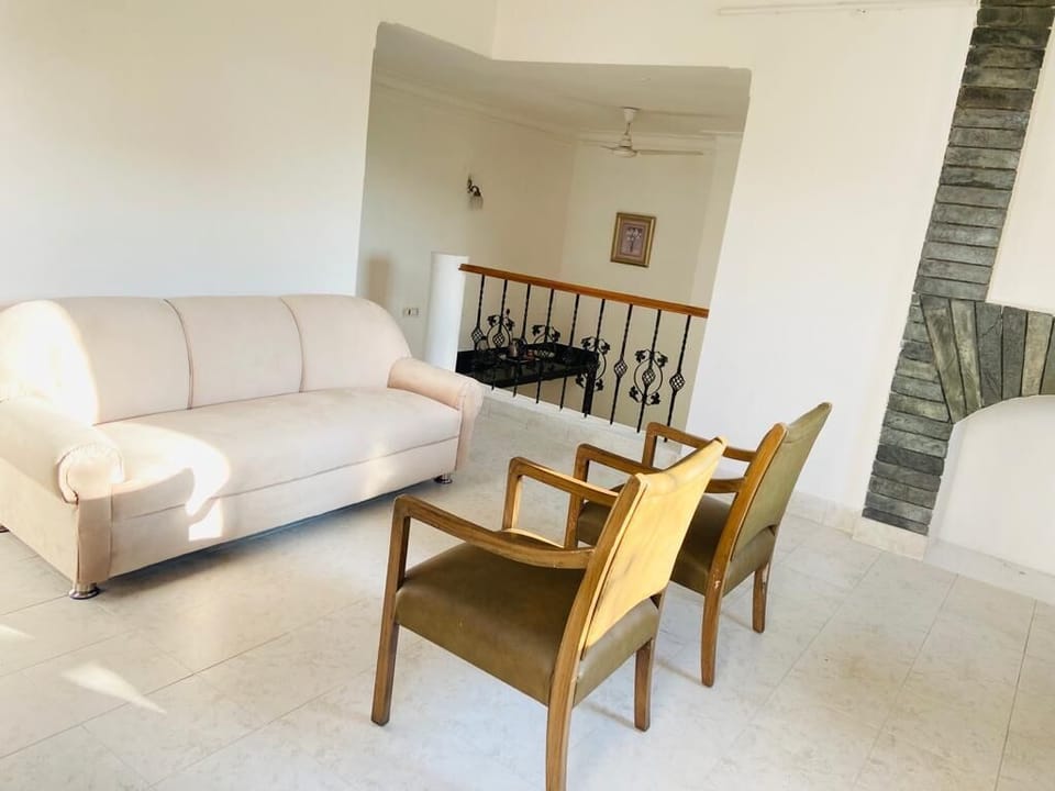 Business Room | Desk, laptop workspace, iron/ironing board, free WiFi