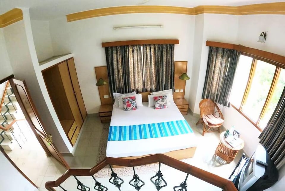 Basic Room | Desk, laptop workspace, iron/ironing board, free WiFi