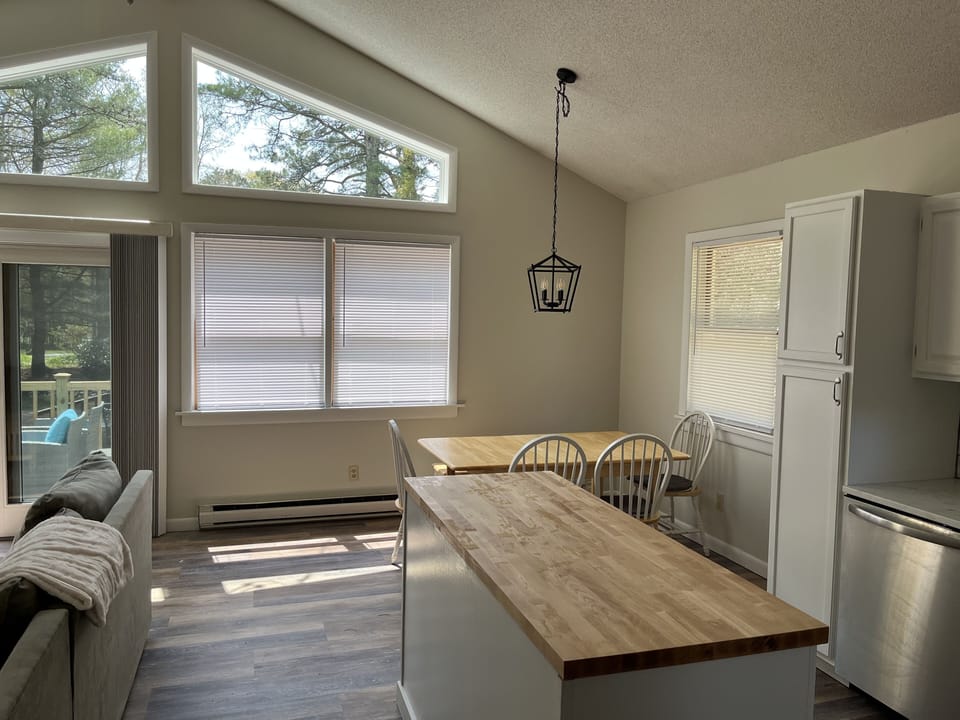 Dining area for 6