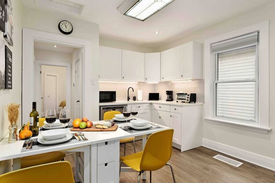 Modern kitchen, a hub for family gatherings!