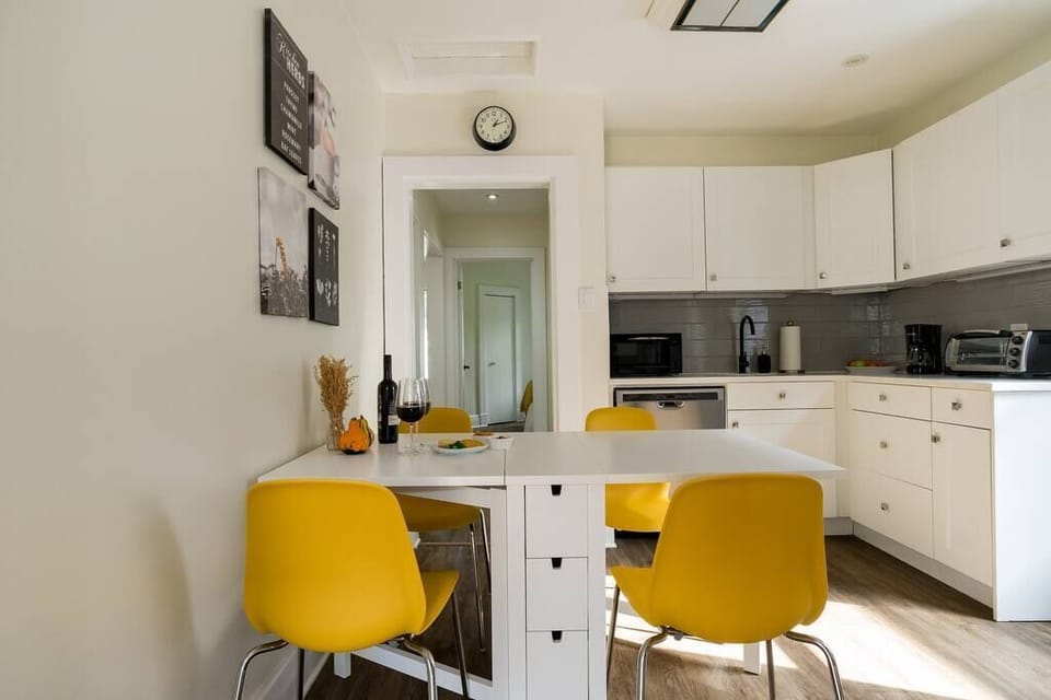 Charming kitchen, perfect for culinary adventures!