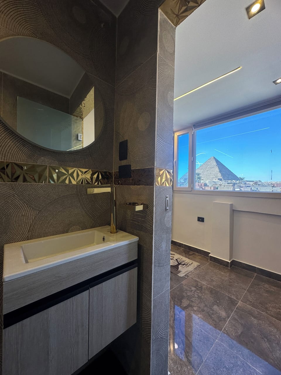 Classic Room | Bathroom | Bathtub, designer toiletries, hair dryer, slippers