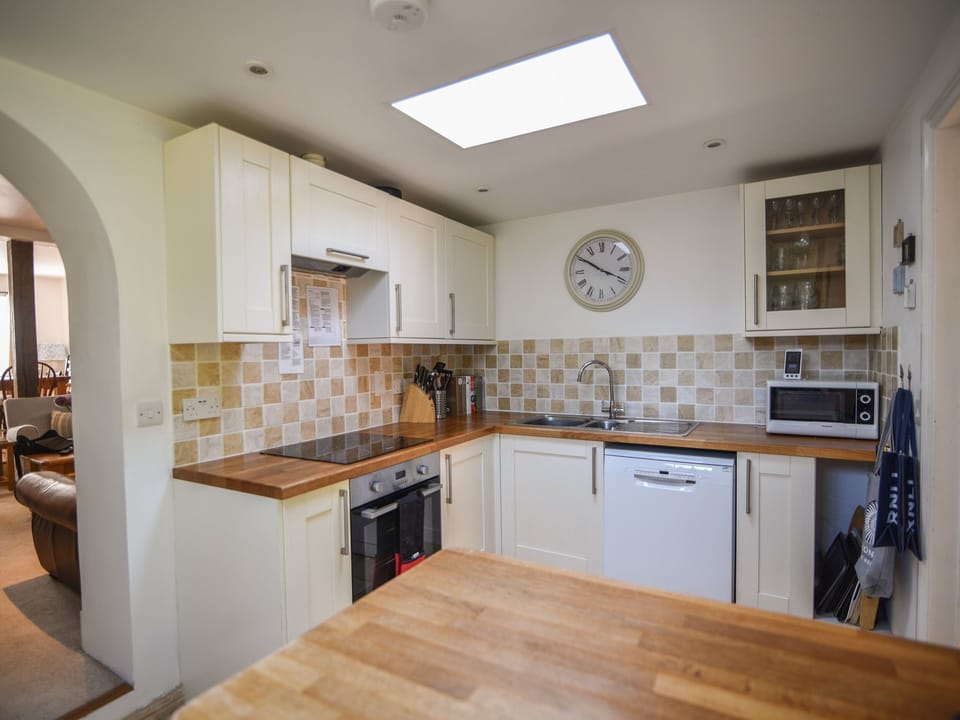 Cottage | Private kitchen | Fridge, dishwasher, electric kettle, toaster