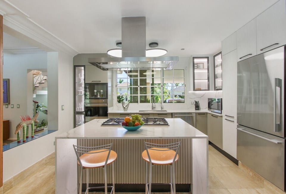Villa Tortuga B55: fully equipped kitchen with island