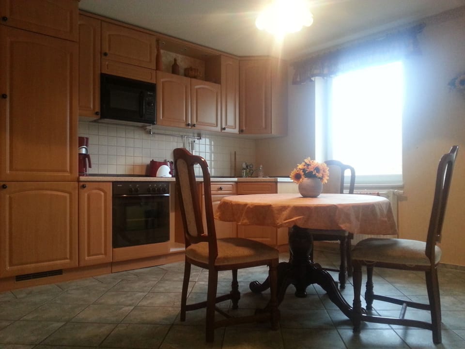 Economy Double Room, Shared Bathroom | In-room dining