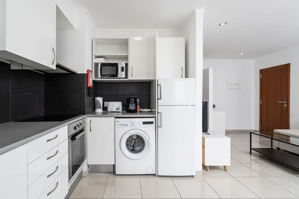 Our kitchenette counts with high quality appliances like a microwave, refrigerator, washing machine, toaster and coffee maker #practical #airbnbporto