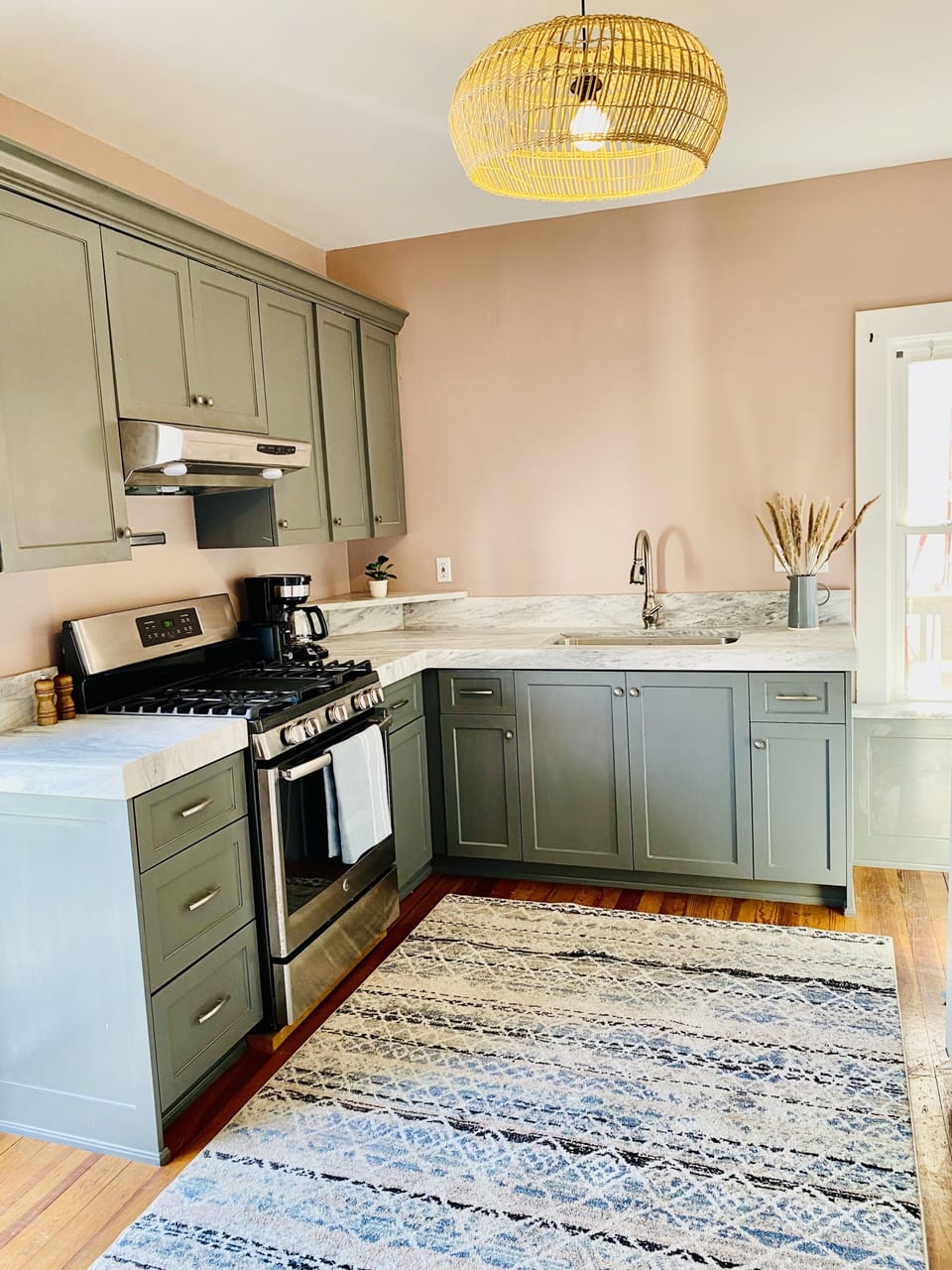 Full kitchen, stove, oven, microwave, toaster, 12 cup drip coffee maker, fridge