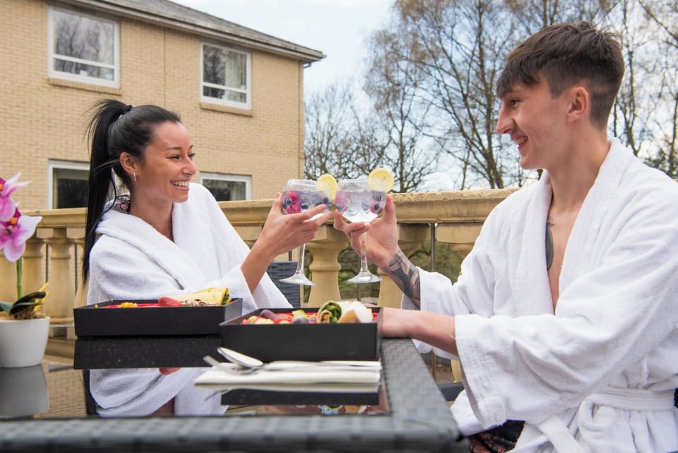 Couples treatment rooms, sauna, hot tub, steam room, body treatments