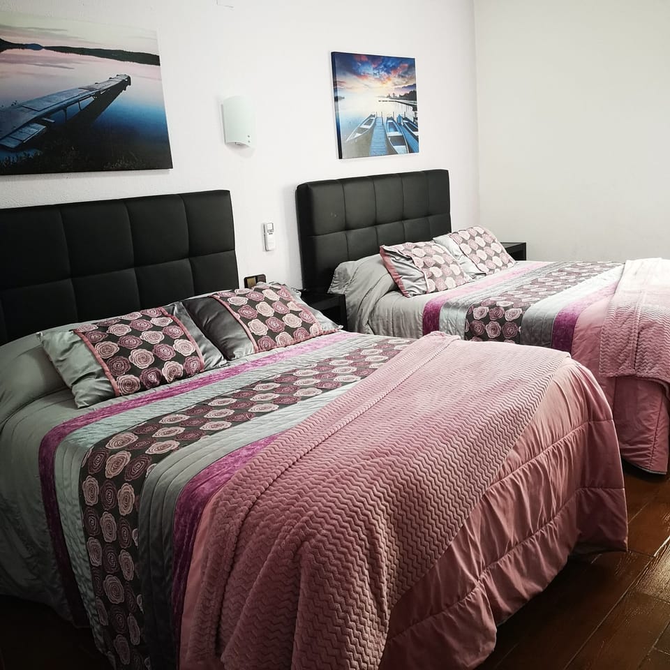 Family Room | Desk, free cribs/infant beds, free WiFi, bed sheets
