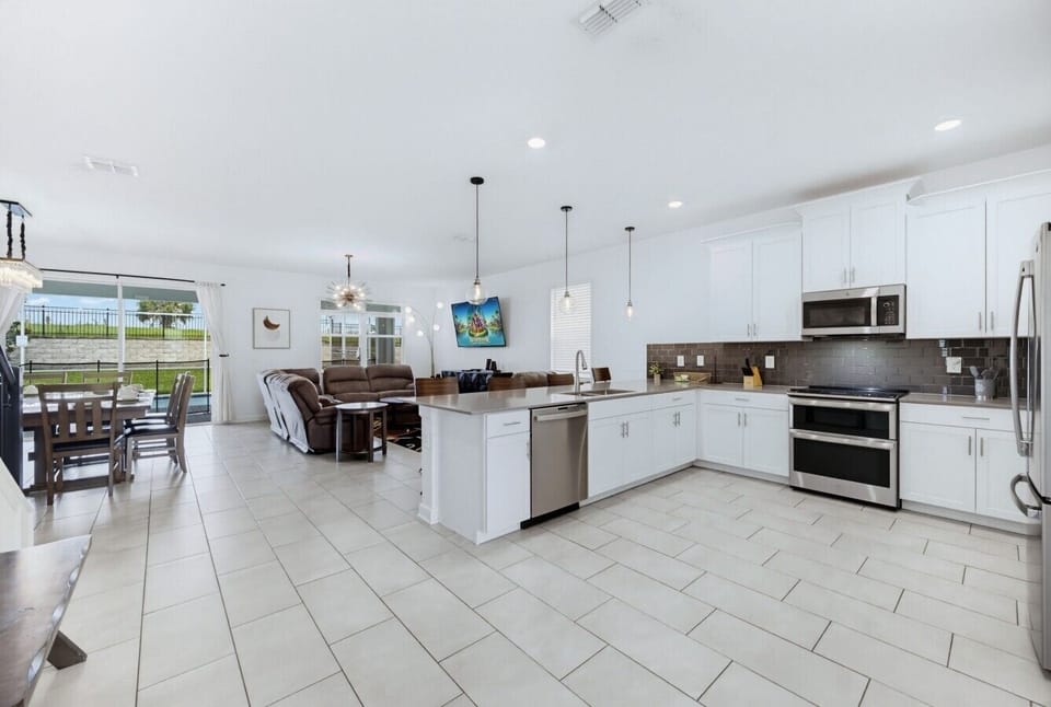 Open kitchen, dining and living connection