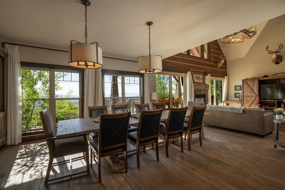 Main floor dinning room