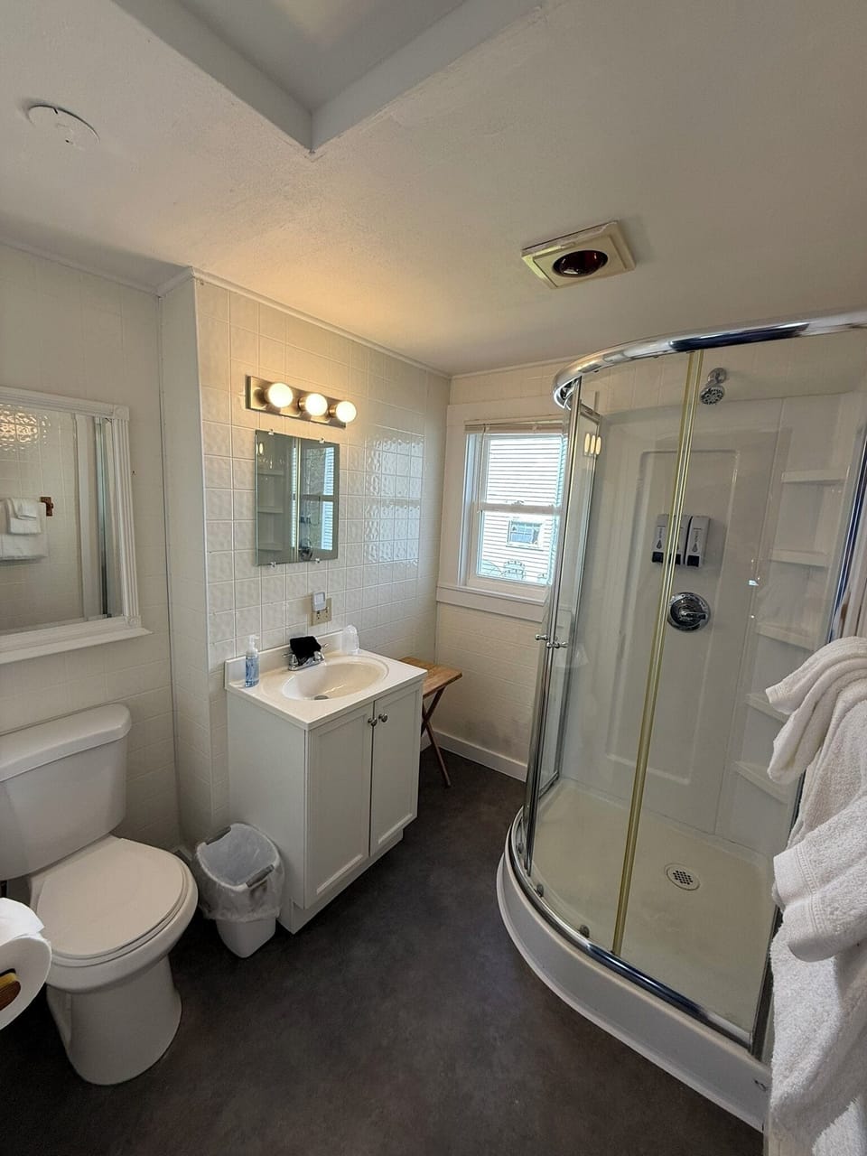 Room, 1 King Bed | Bathroom | Hair dryer, towels