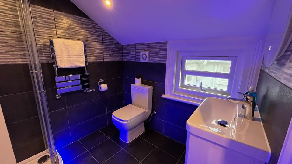 Studio, Ensuite (Studio Suite) | Bathroom