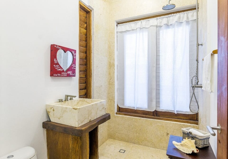 Standard Double Room | Bathroom | Shower, rainfall showerhead, towels, soap