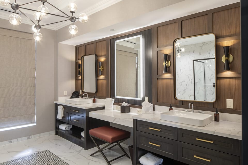 Presidential Suite, 2 Bathrooms | Bathroom | Shower, free toiletries, hair dryer, towels
