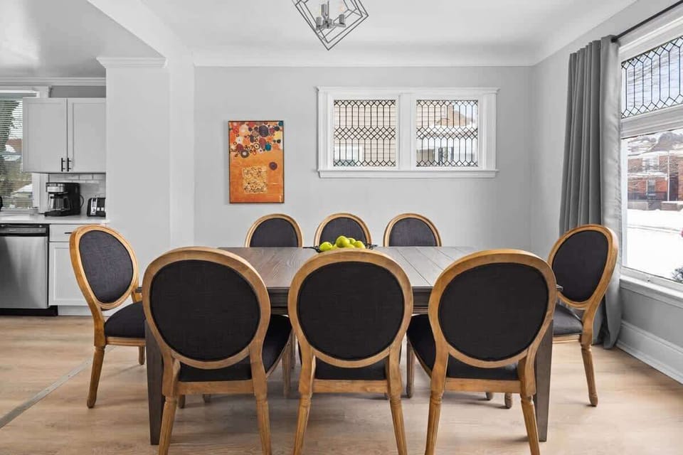 Elegant dining room ideal for family meals and gatherings.