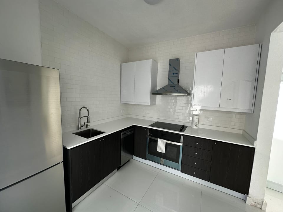 Premium Suite | Private kitchen | Full-size fridge, microwave, oven, cookware/dishes/utensils