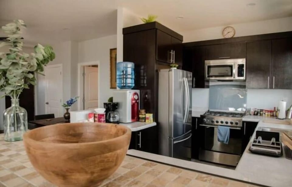 Premier Suite | Private kitchen | Full-size fridge, microwave, oven, stovetop