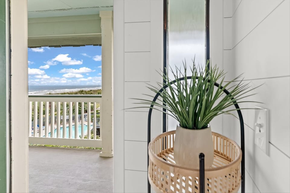Ocean Views - Newly Remodeled - Pool and Fishing Pier (2240)