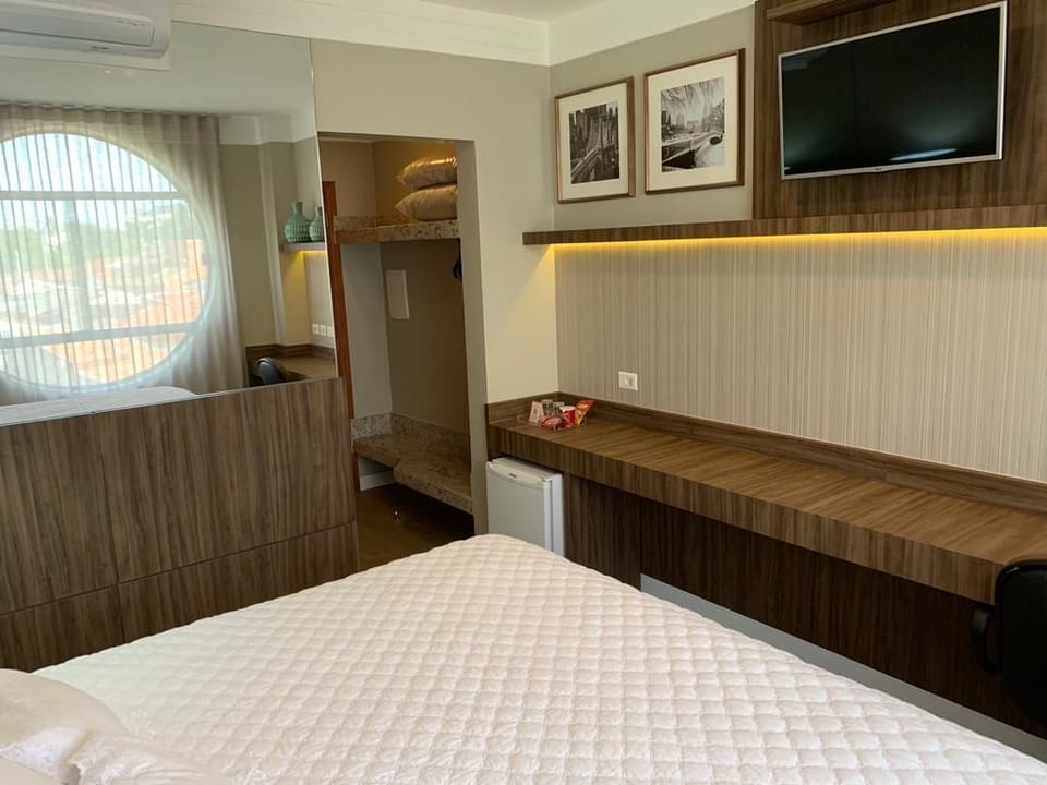 Premium Twin Room, 1 King Bed | Room amenity