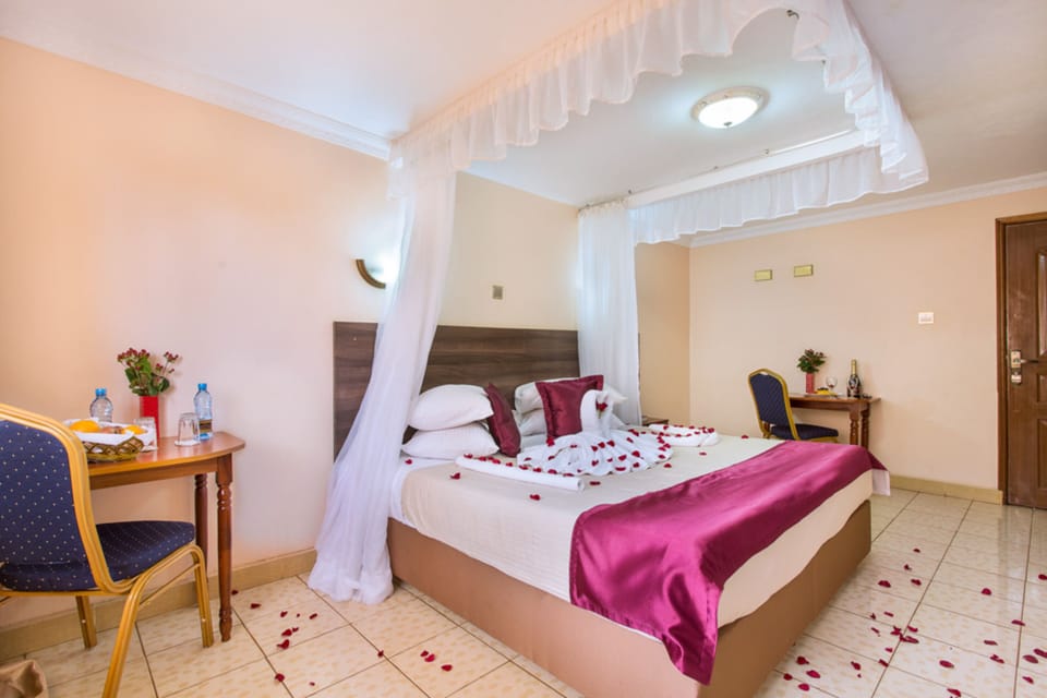 Deluxe Double Room | Desk, free WiFi, bed sheets
