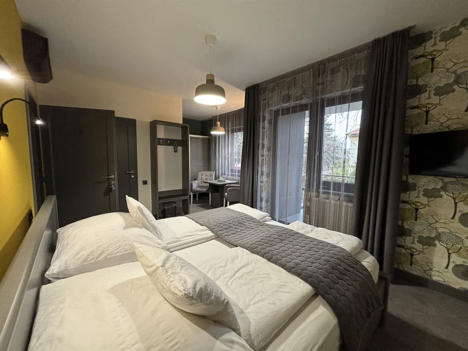 Premium Room | Frette Italian sheets, premium bedding, pillowtop beds, minibar