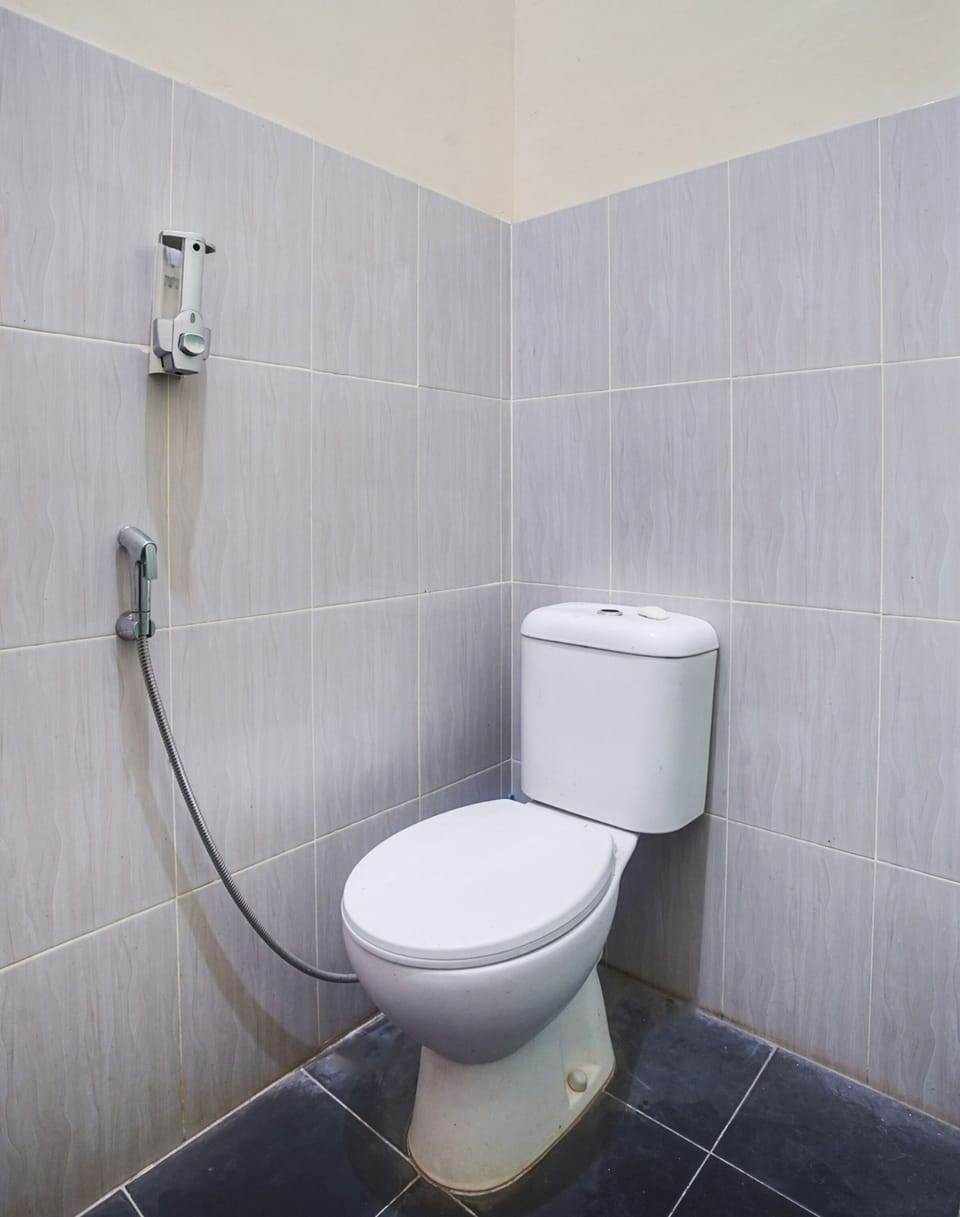 Double Room | Bathroom | Shower, towels, toilet paper