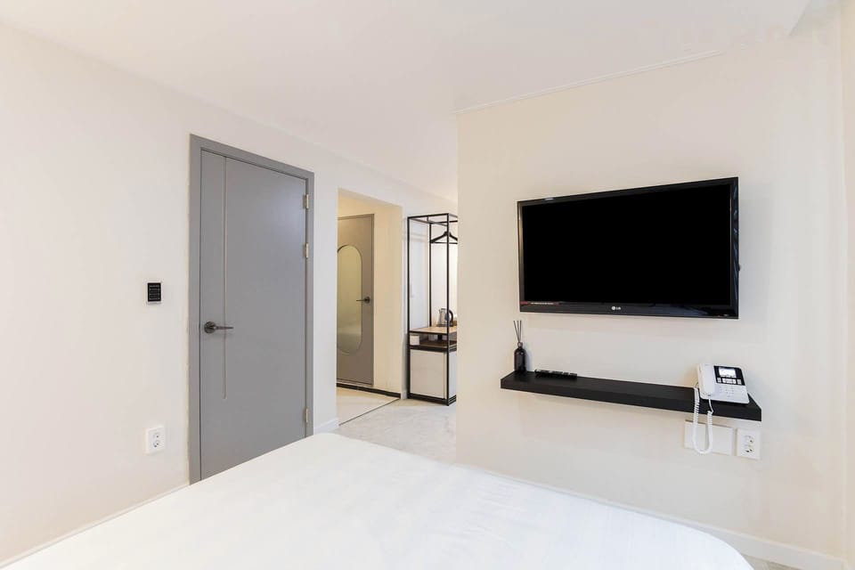 Deluxe Twin Room | Desk, free WiFi, bed sheets