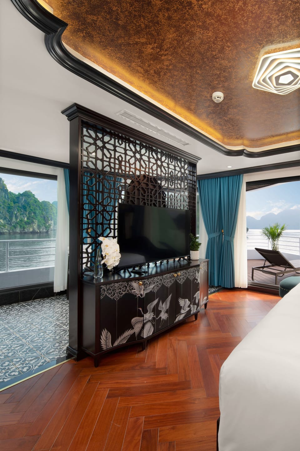 Royal Suite, 1 King Bed, Terrace, Ocean View | Premium bedding, minibar, desk, laptop workspace