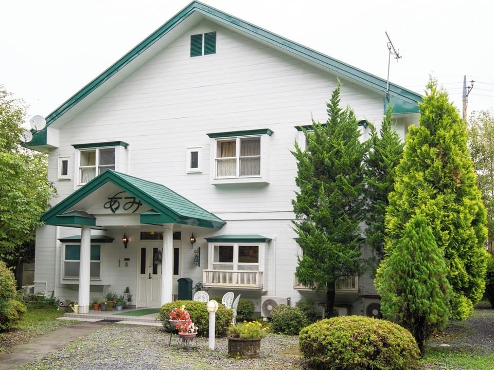・[Main building: exterior] The spacious main building. Recommended for families and friends.